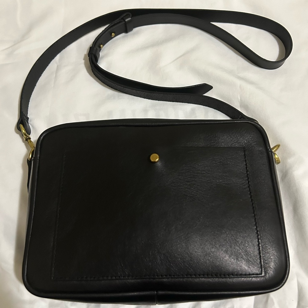 Madewell large transport camera bag in black tannery leather. Like new.